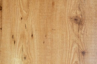 Cilalanmamış meşe ağacı arka planı. Açık tahta masa.