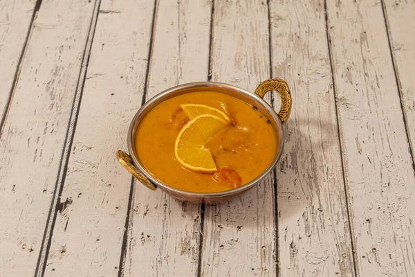 Bol Poulet Orange Tikka Masala Curry Doux Cuit Dans Restaurant — Photo