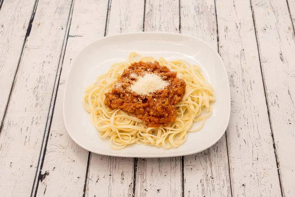 Kokt Vetemjöl Pasta Nudlar Tillsammans Med Den Eviga Italienska Bolognese — Stockfoto