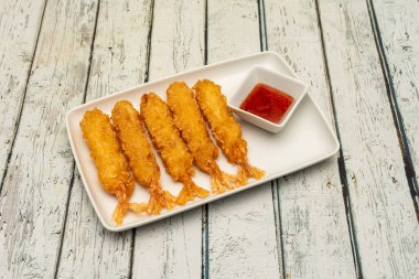 Tatlı ve ekşi soslu nefis tempura karidesler Çinli bir şef tarafından pişirildi.