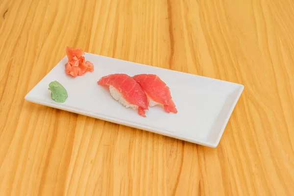 Delizioso Almadraba Tonno Rosso Nigiri Con Wasabi Ginseng Scatola — Foto Stock