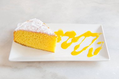 Kahvaltıda limonlu pasta ya da şekerli aperatif.