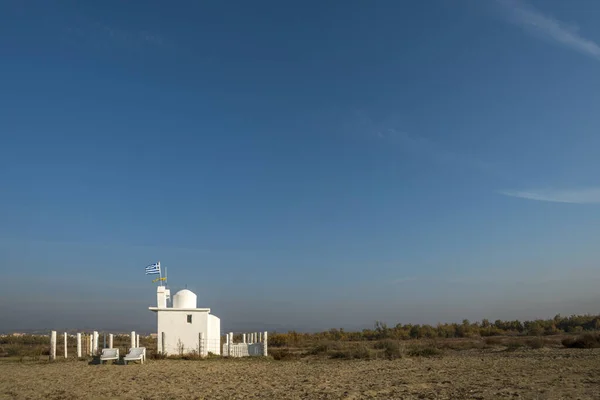 Grieks Orthodoxe Hermitage Met Vlag Van Het Land Een Zandgebied — Stockfoto