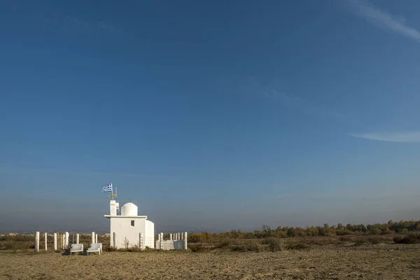 Orthodox Hermitage บธงของประเทศในพ ทรายท มไม ใกล Alexandroupolis — ภาพถ่ายสต็อก