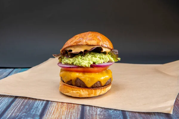 Beef Burger Melted Cheddar Cheese Tomato Slices Raw Onion Guacamole — Stock Photo, Image