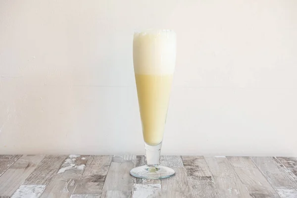 Smoothie Manga Com Creme Mesa Madeira — Fotografia de Stock