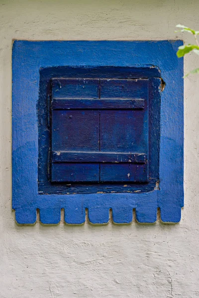 Fenêtre Bois Bleu Avec Cadre Peint Bleu Dans Bâtiment Vintage — Photo