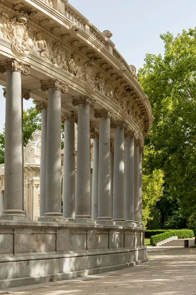 Colonnade Monumentale Dans Parc Retiro Madrid — Photo