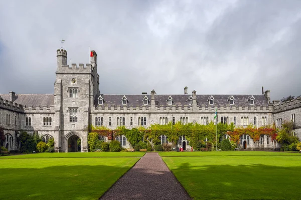 Pelouse Jardins Façade Néo Gothique Université Cork Dans Sud République — Photo