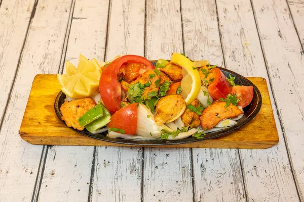 Chicken tikka tray with coriander, white onion, tomatoes and peppers with lemon and parsley
