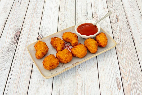 Porción Nuggets Pollo Batidos Harina Huevo Pan Rallado Con Salsa — Foto de Stock