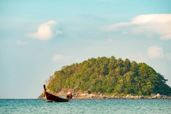 Insel Koh Und Langschwanzboot Vom Kata Strand Phuket Thailand Aus — Stockfoto