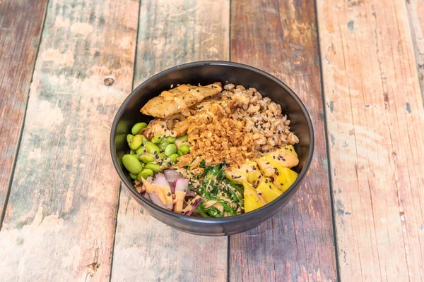 Poke Bowl Vegan Edamame Beans Bulgur Cozido Cebola Crocante Tofu — Fotografia de Stock