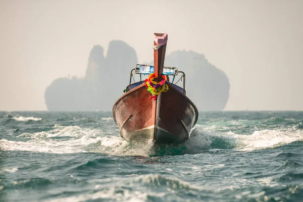 Barco Cola Larga Navegando Toda Velocidad Través Del Mar Andamán — Foto de Stock
