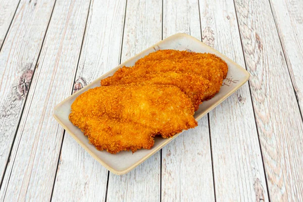 Kycklingbröstfiléer Panerade Panko Och Stekta Olivolja Kinesisk Porslinsplatta — Stockfoto