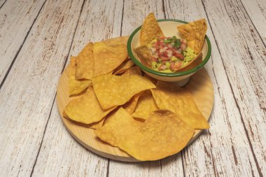 Mantarlı sığır burger, İsviçre peyniri ve taze roka.