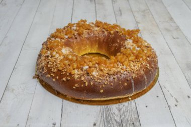 Açık, vantilatör şekilli Roscn: Kalın dilimler halinde kesilen ve üste birleşen, sergilenen