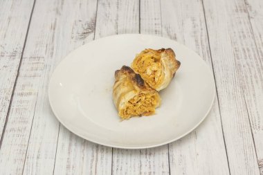 Kuzeyden güneye, bir aşk: Kuzeyin küçük, sıkıca paketlenmiş börekleri ile diğer bölgelerden gelen büyük ve yumuşak olanlarını aynı anda bir araya getiren bir koleksiyon..