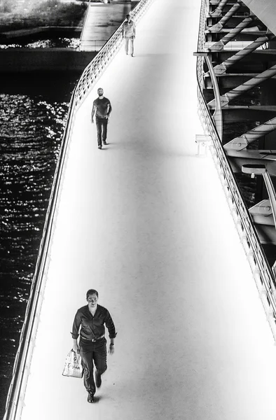 Tree Men Cross Bridge Ober Golden Horn Istanbul — Stok Foto