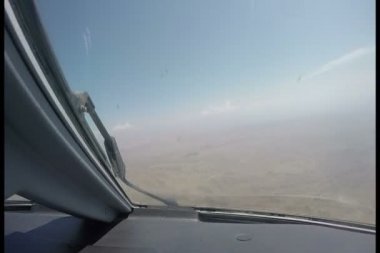 Uçak kokpit görünümü bir yaklaşım havaalanında yapma