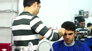 Çocuk saç ile elektrik kesme ve makas kısalma Kuaför