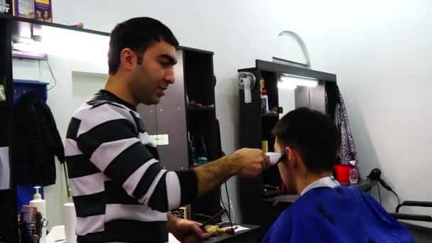 Hairdresser Shortening the Boy's Hair With Electric Clipper and scissors — Stock Video