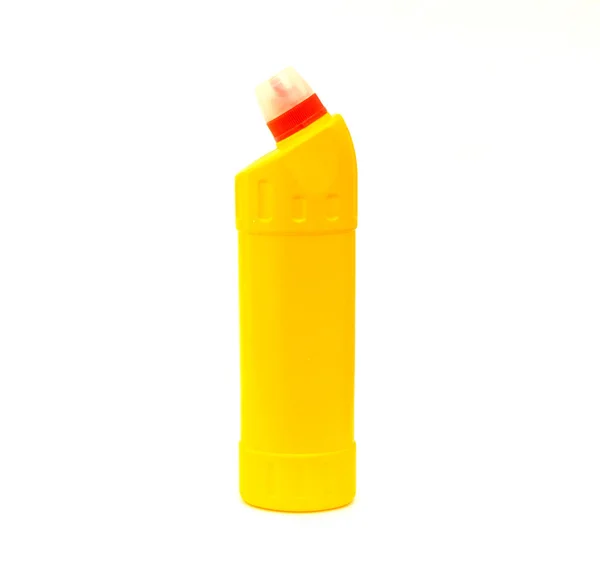 Botol Kuning membersihkan bahan kimia pada latar belakang putih — Stok Foto