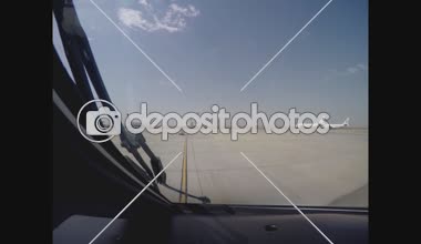 Uçağın kokpit Havaalanı görünümünde iniyor