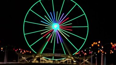 yanıp sönen ışıklar atlıkarınca