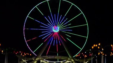 yanıp sönen ışıklar atlıkarınca