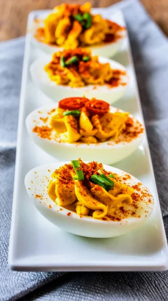 Premium Aperatif Gıda Nesnesi ve Parti Konsepti için Paprika 'lı Klasik Yumurtalar