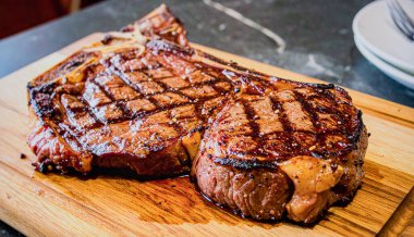 Büyük Biftek, hem bonfile hem de sığır filetosu var T-Bone, Uzman Izgara ve Sıcak, Paylaşmak için ideal ya da Büyük İştah