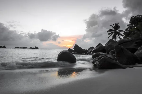 Sunset on Seychelles beach — Stock Photo, Image