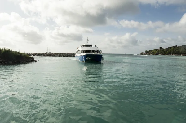 Feribot Praslin için La Digue Adası, Seyşel Adaları