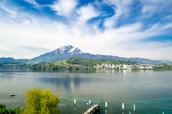 Dört kanton Gölü, kıyı ve Mount Pilatus İsviçre manzara