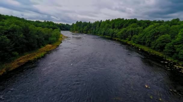 Russland, Fluss msta (Drohnenflüge aus der Luft) — Stockvideo