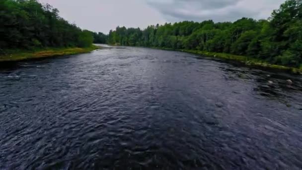 Russie, rivière Msta (Vols par drone aérien )