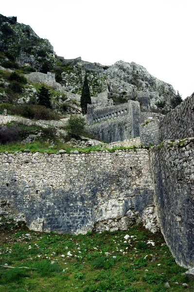 Kotor duvar tahkimatı