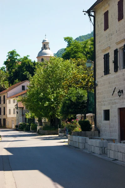 Die zentrale Straße in prcanj — Stockfoto