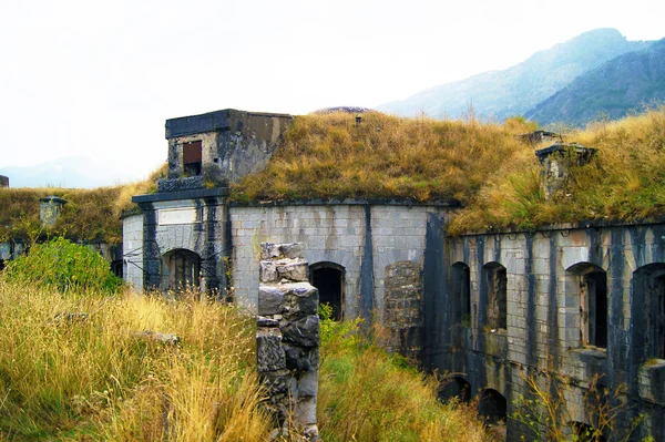 Kotor kasabası yakınlarındaki Gorazda Kalesi 