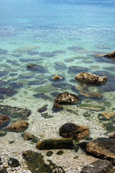 Agua de mar limpia en Montenegro — Foto de Stock