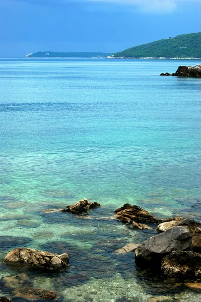 Zeegezicht van Herceg Novi op een bewolkte dag — Stockfoto