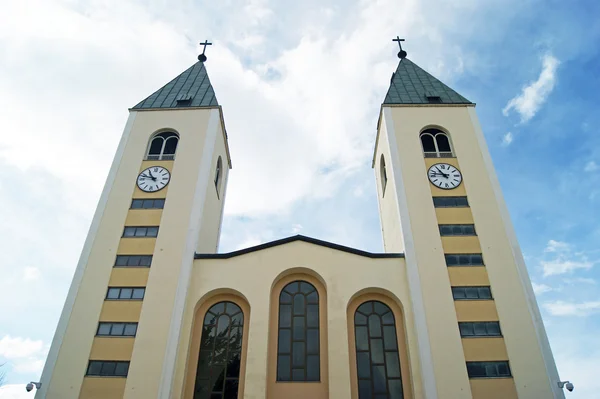 Die Fassade der Kirche des hl. Jakobs in Medjugorje (Bosnien und Herzegowina)) — Stockfoto