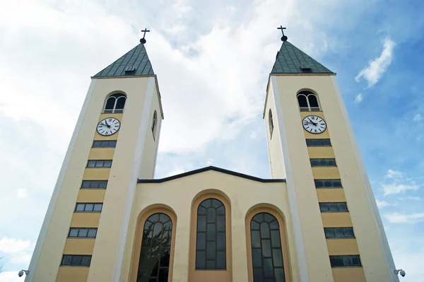 La fachada de la Iglesia de San Jacob en Medjugorje (Bosnia y Herzegovina ) Imágenes de stock libres de derechos