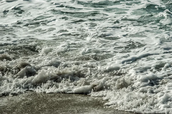 Mořská pěna na pláži — Stock fotografie