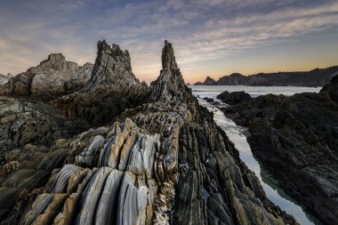 Kayalar Gueirua plaj Asturias, İspanya