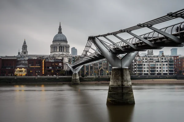 Podul Mileniului din Londra — Fotografie de stoc gratuită