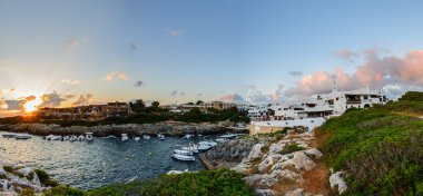 Binibequer Köyü panorama Menorca içinde,