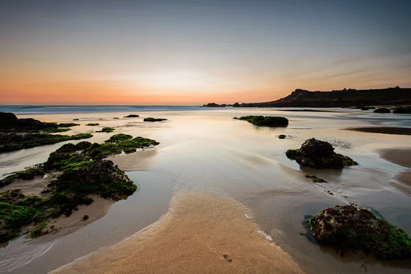 夕暮れの海ビーチ — ストック写真