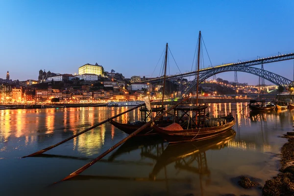 Bateaux sur le fleuve Douro à Porto Portugal — Photo